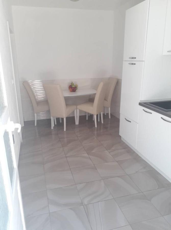 Apartment Senka Orebic Bagian luar foto
